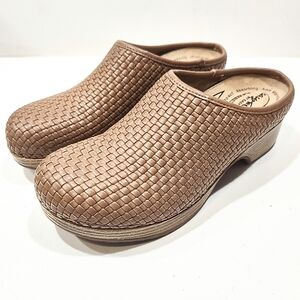 Easy Works by Easy Street Soliea Work Clogs Slip-Resistant Women's Sz 9.5 M Tan